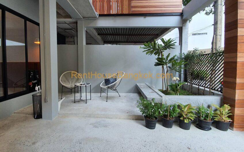 Modern 3 Bedroom Townhouse Phrom Phong