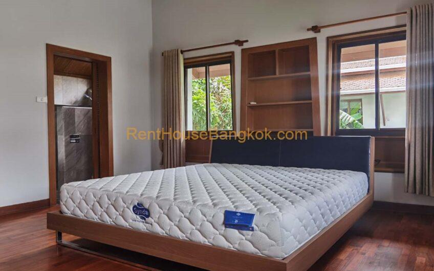 Thai-Style 3 Bedroom House with private pool Phrom Phong