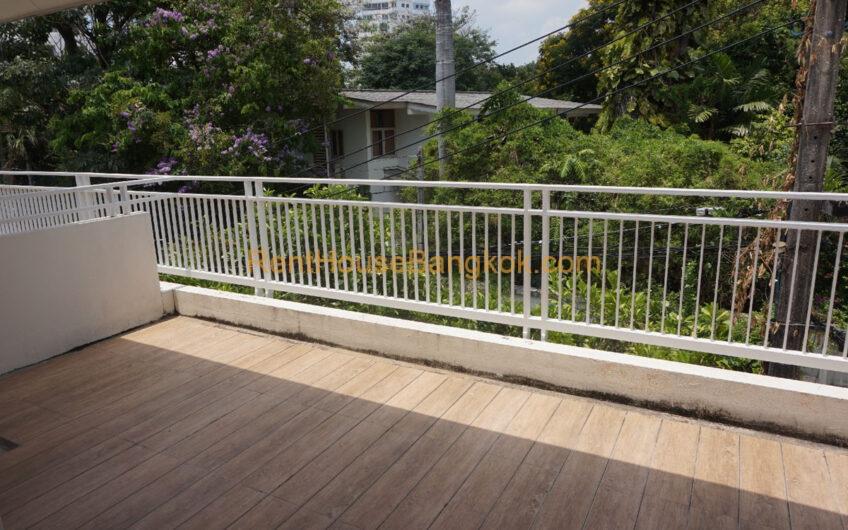 House with Garden for rent Asoke