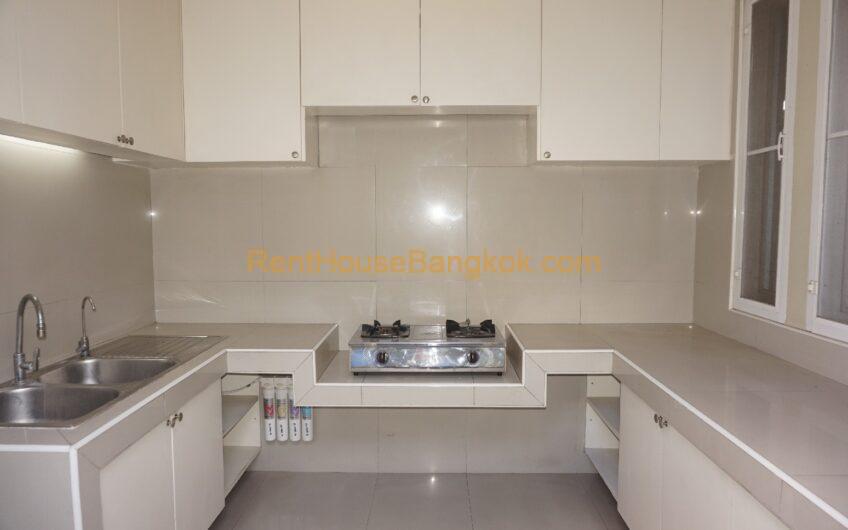 3 Bedroom House for rent Asoke