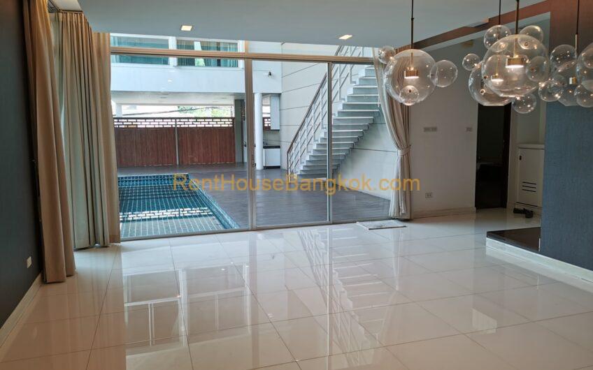4 bedroom house for rent Phrom Phong